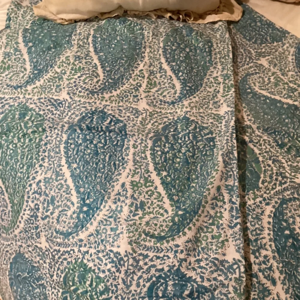 NWOT Tahari Paisley Reversible Duvet